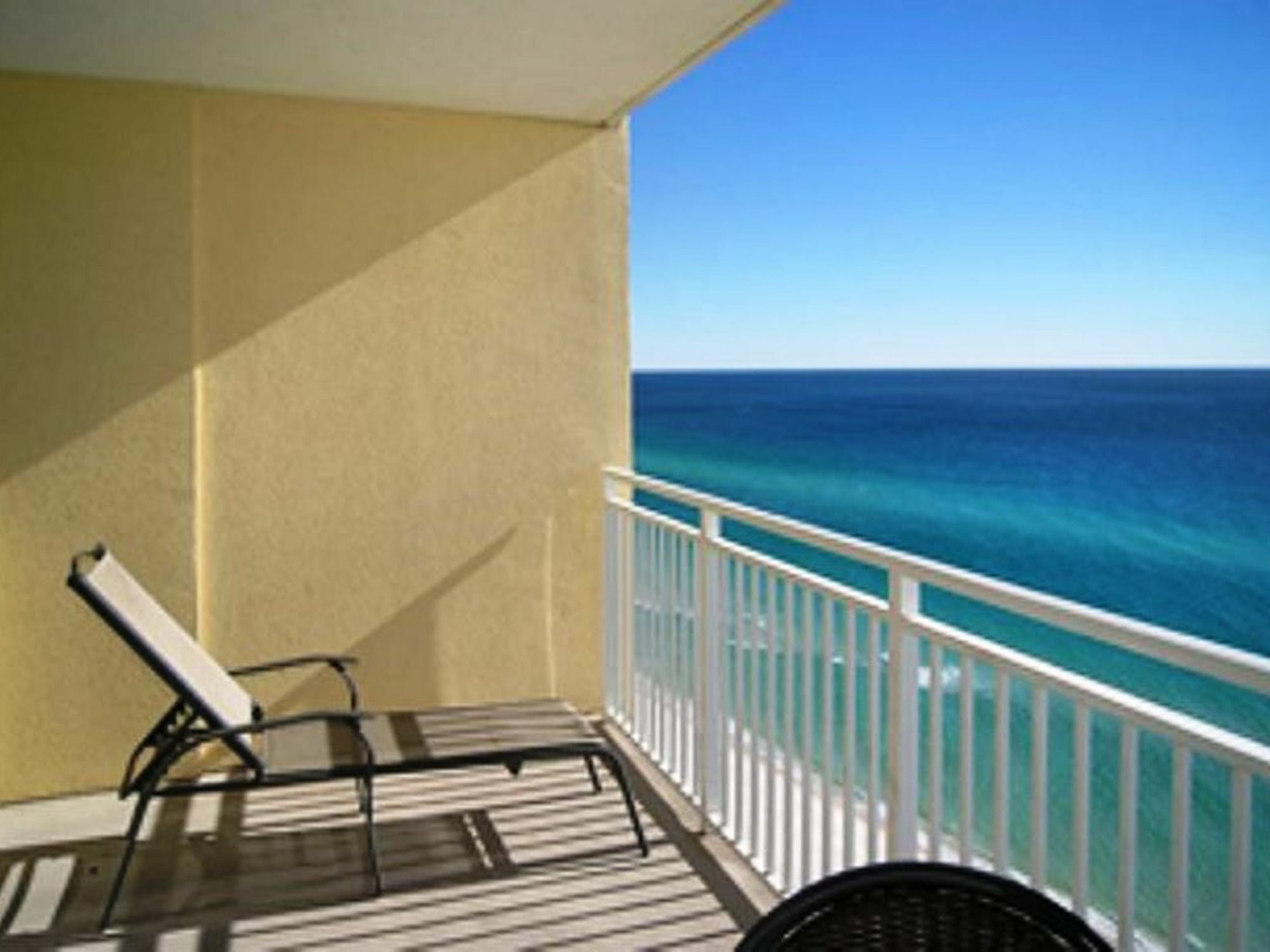 Hotel Emerald Bch 1835 179208 By Redawning